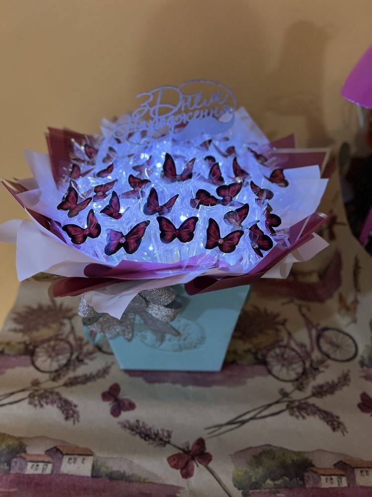 Букетики з метеликів