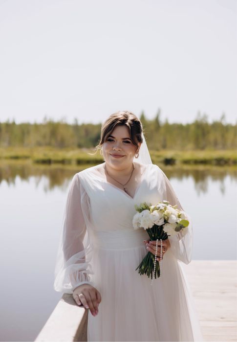 Продам весільну сукню