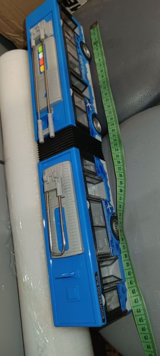 Trolejbus Autobus przegubowy 1:16 z napędem światło dźwięk 48 cm