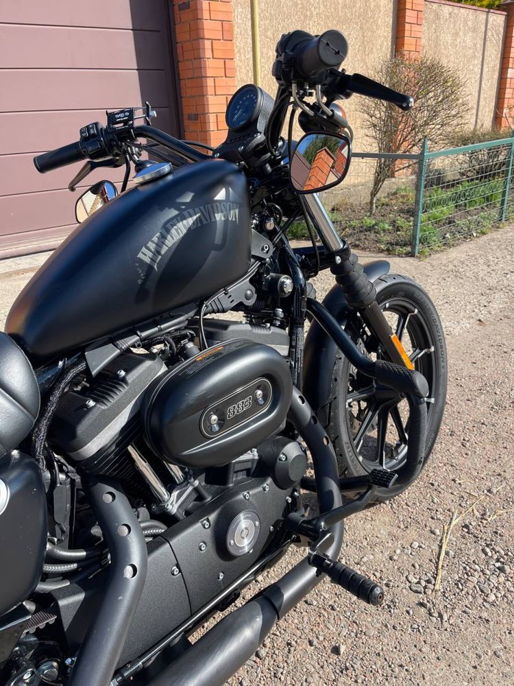 Harley-Davidson iron 883