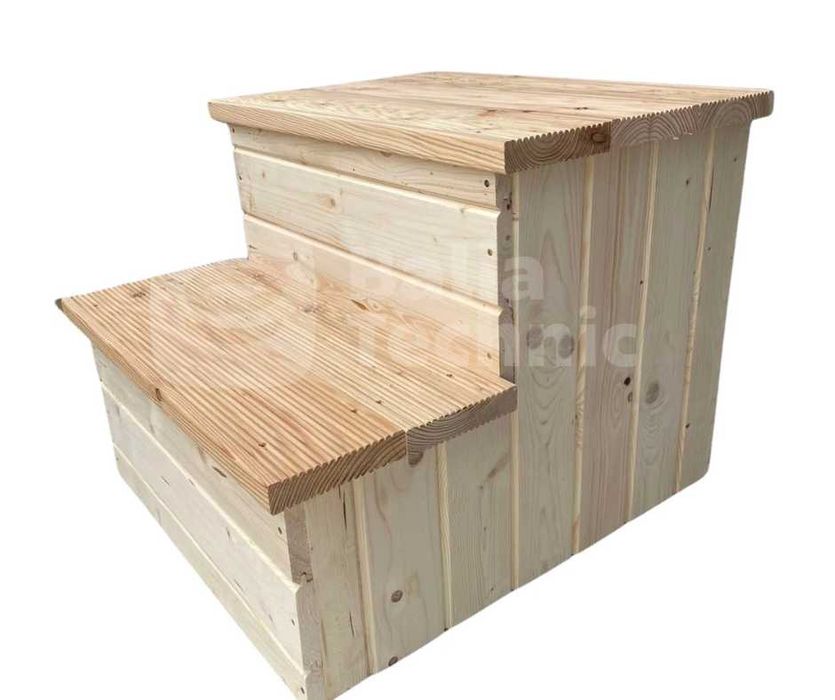 Schody drewniane do balii ogrodowej