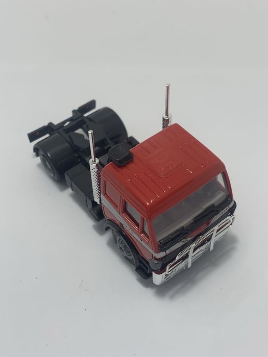 Mercedes 1748 da Herpa escala 1/87