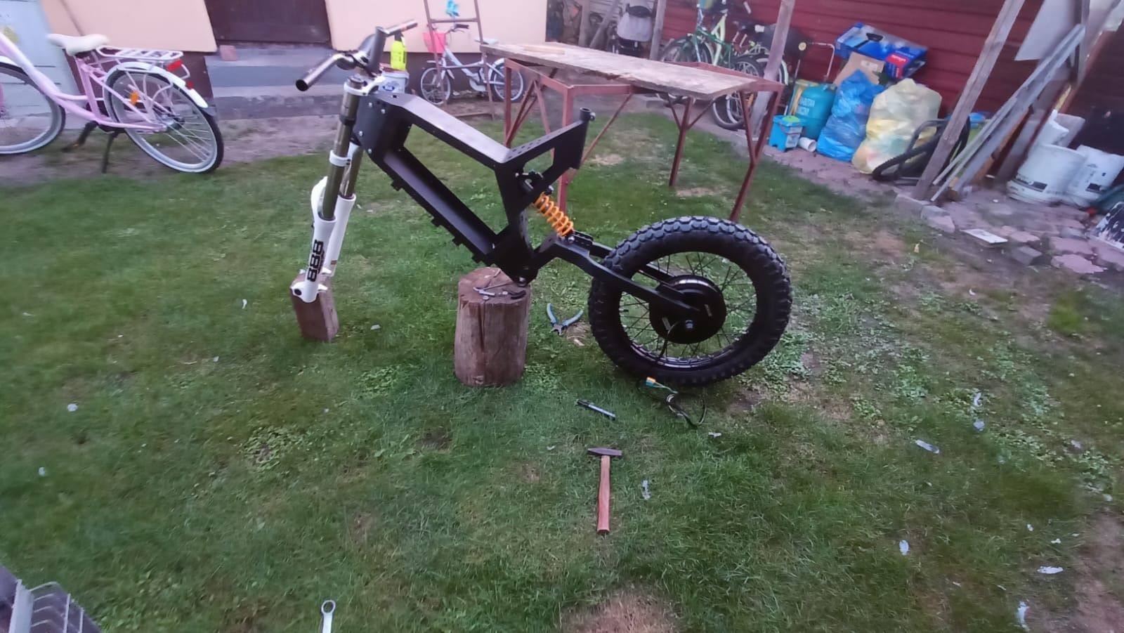 Niedokończone projekt roweru elektrycznego