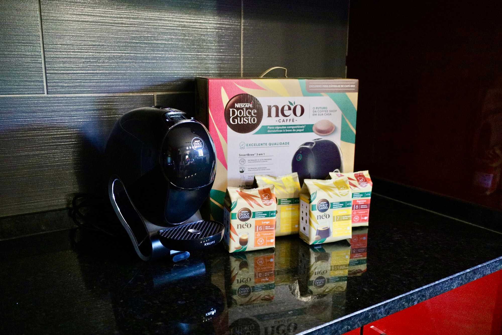 Máquina de Café Dolce Gusto Neo + 4 Embalagens de Café