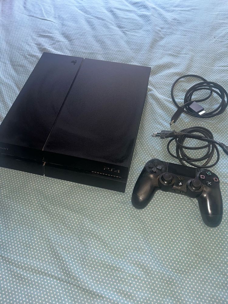 Playstation 4 500GB + comando + cabos