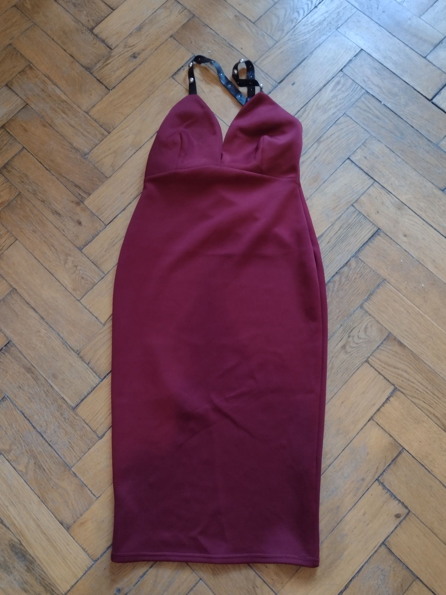 Bordowa sukienka odsłonięte plecy r xs