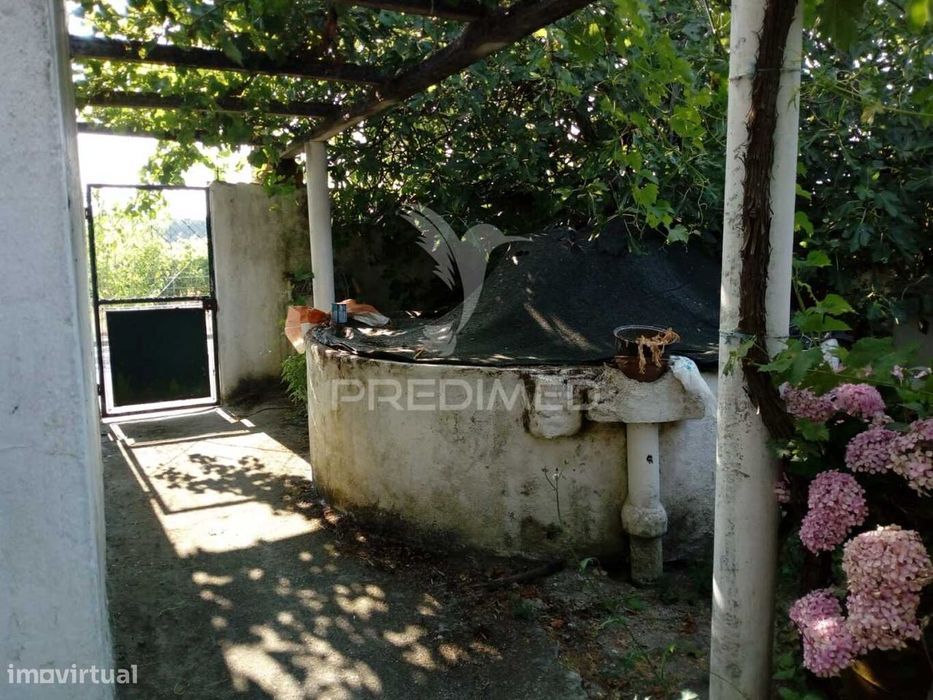 Moradias Bi-familiar com Terreno