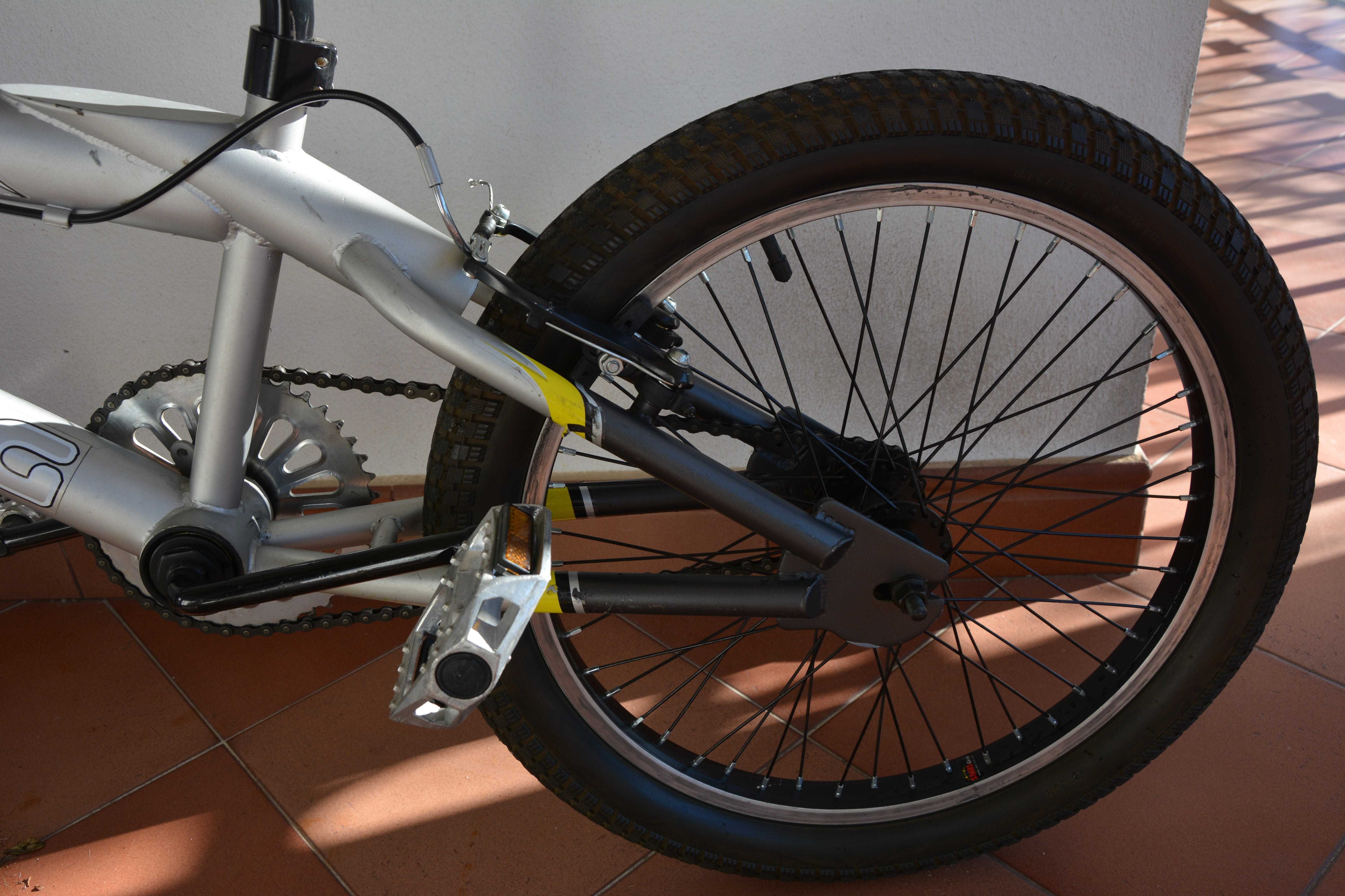 Bicicleta BMX como nova
