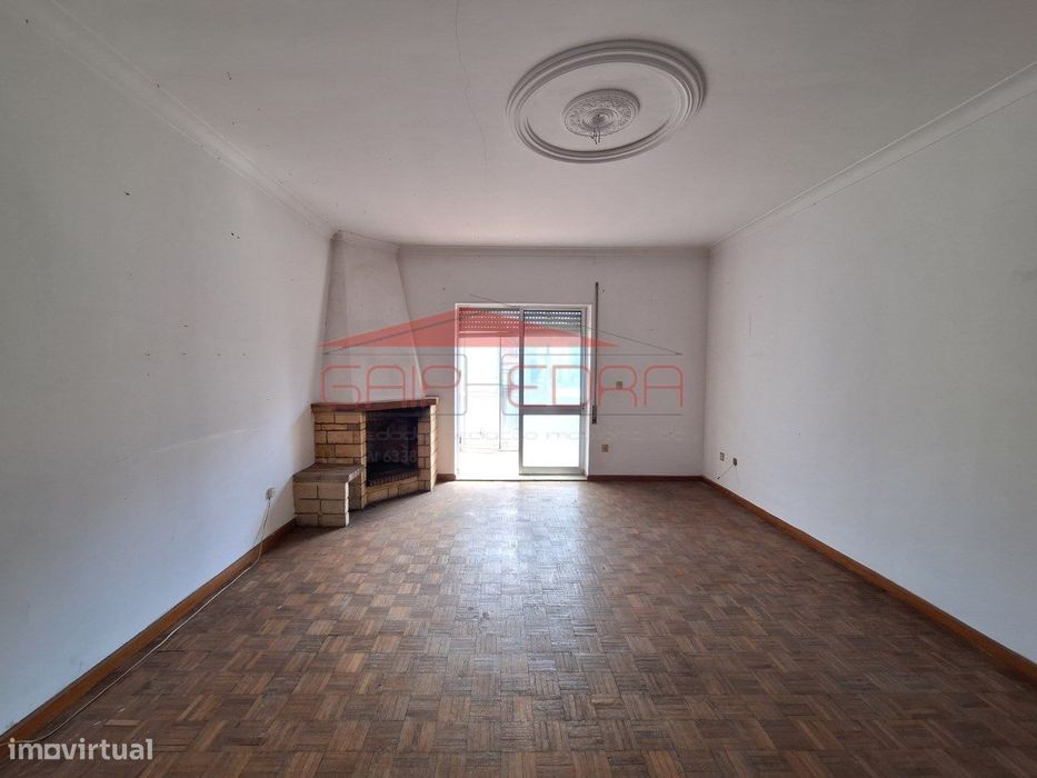Apartamento T3 com arrumo no sótão no centro da cidade de Gouveia
