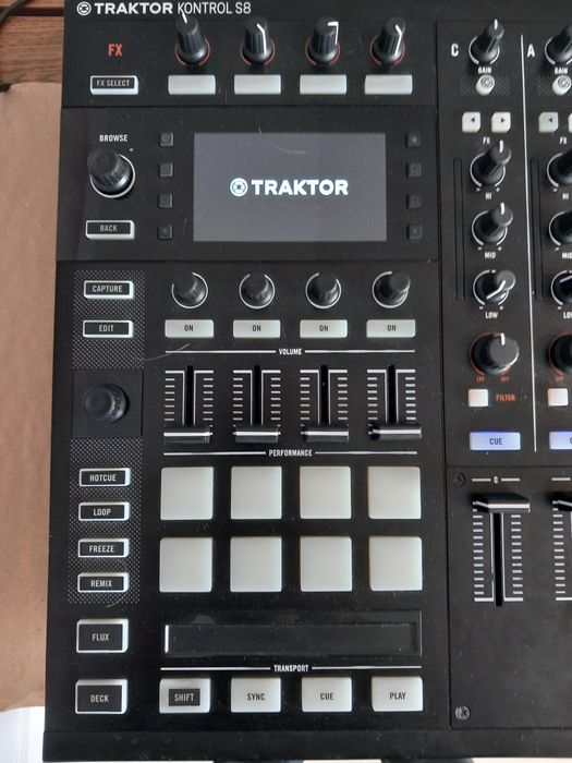 Traktor kontrol S8 + decksaver