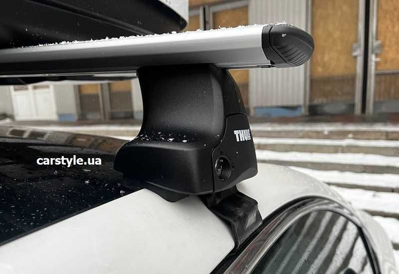 Toyota Venza багажна система Yakima Thule невиступаюча на дах