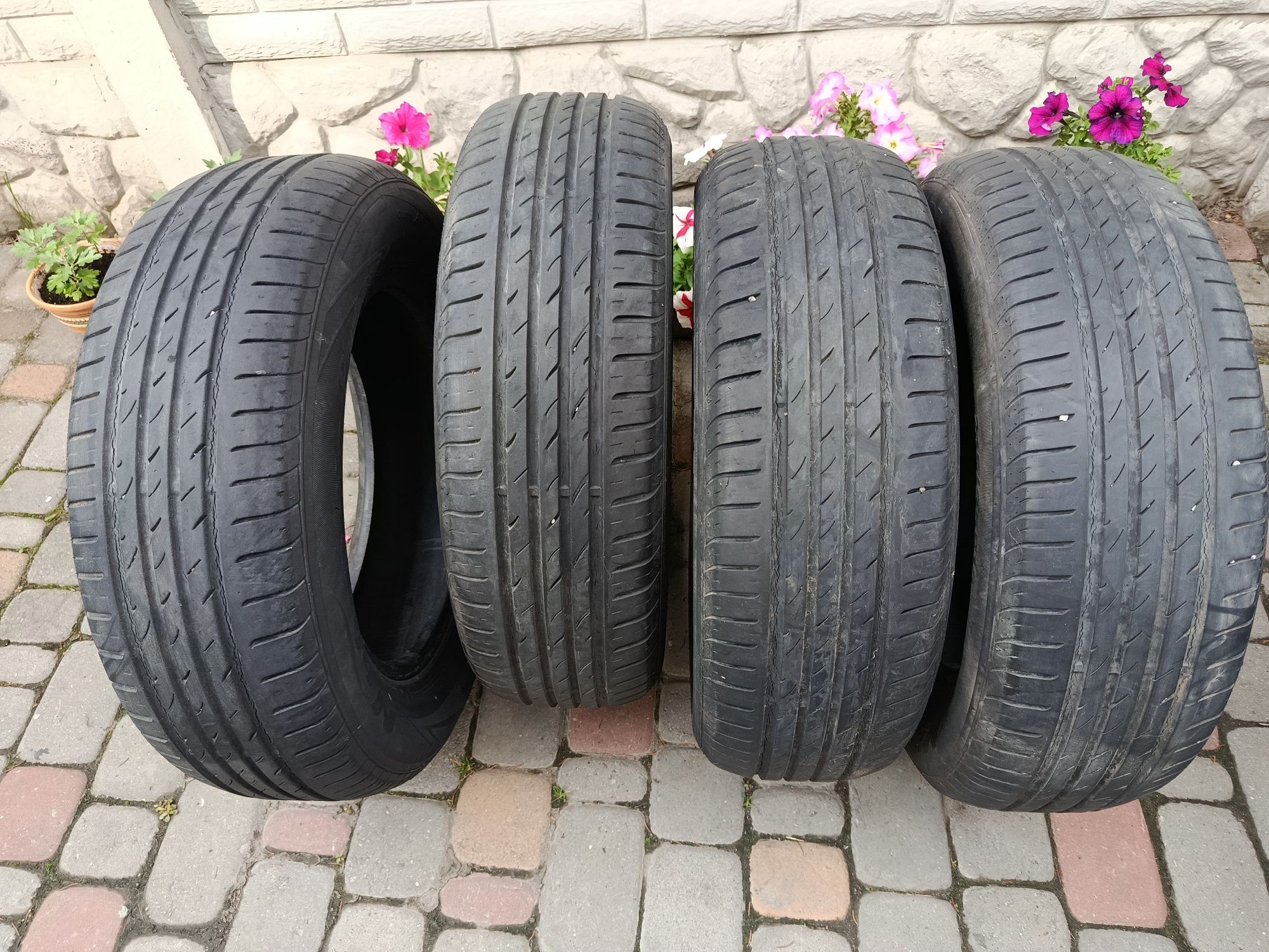 Резину 215/65  R16
