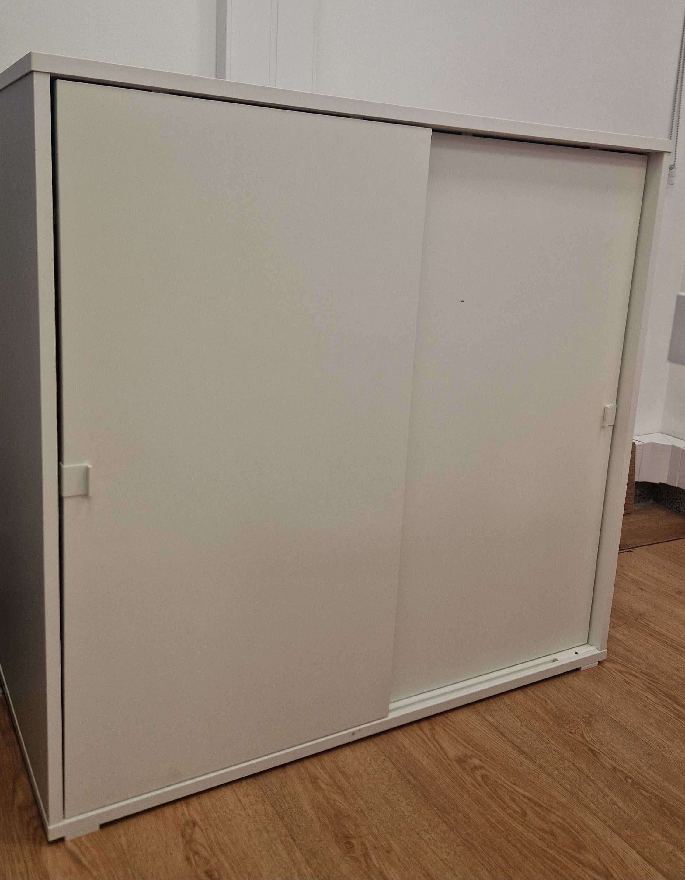 Armário VIHALS IKEA c/ portas deslizantes