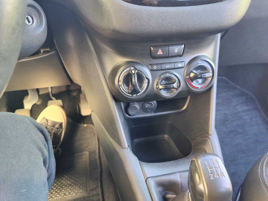 Peugeot 208 1.2 active 2014