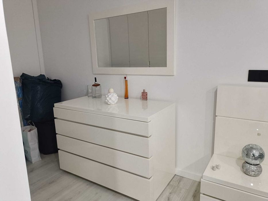 comoda com 4 gavetas com espelho