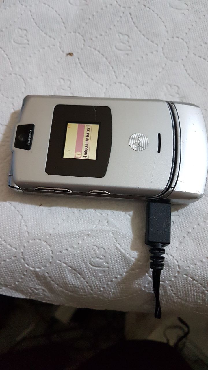 Motorola v3, bez simlocka, na prezent choinkowy seniorom