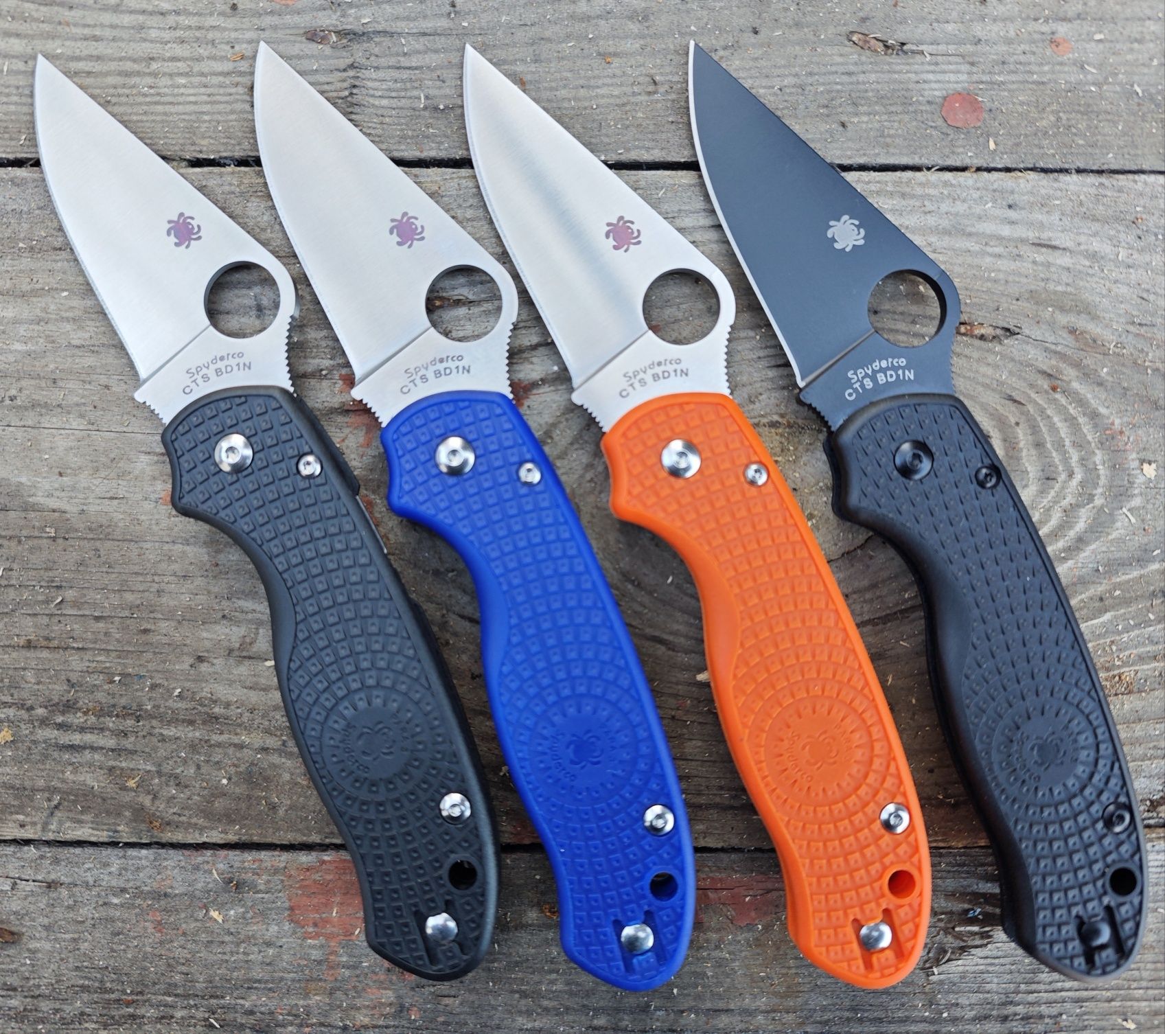 SPYDERCO PARA 3 C223 сталь D2,рифлёные накладки,подшипник,разные цвета