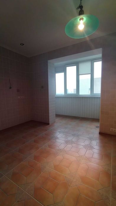 Довженка 16-Б - простора квартира біля парку — для комфортного життя!