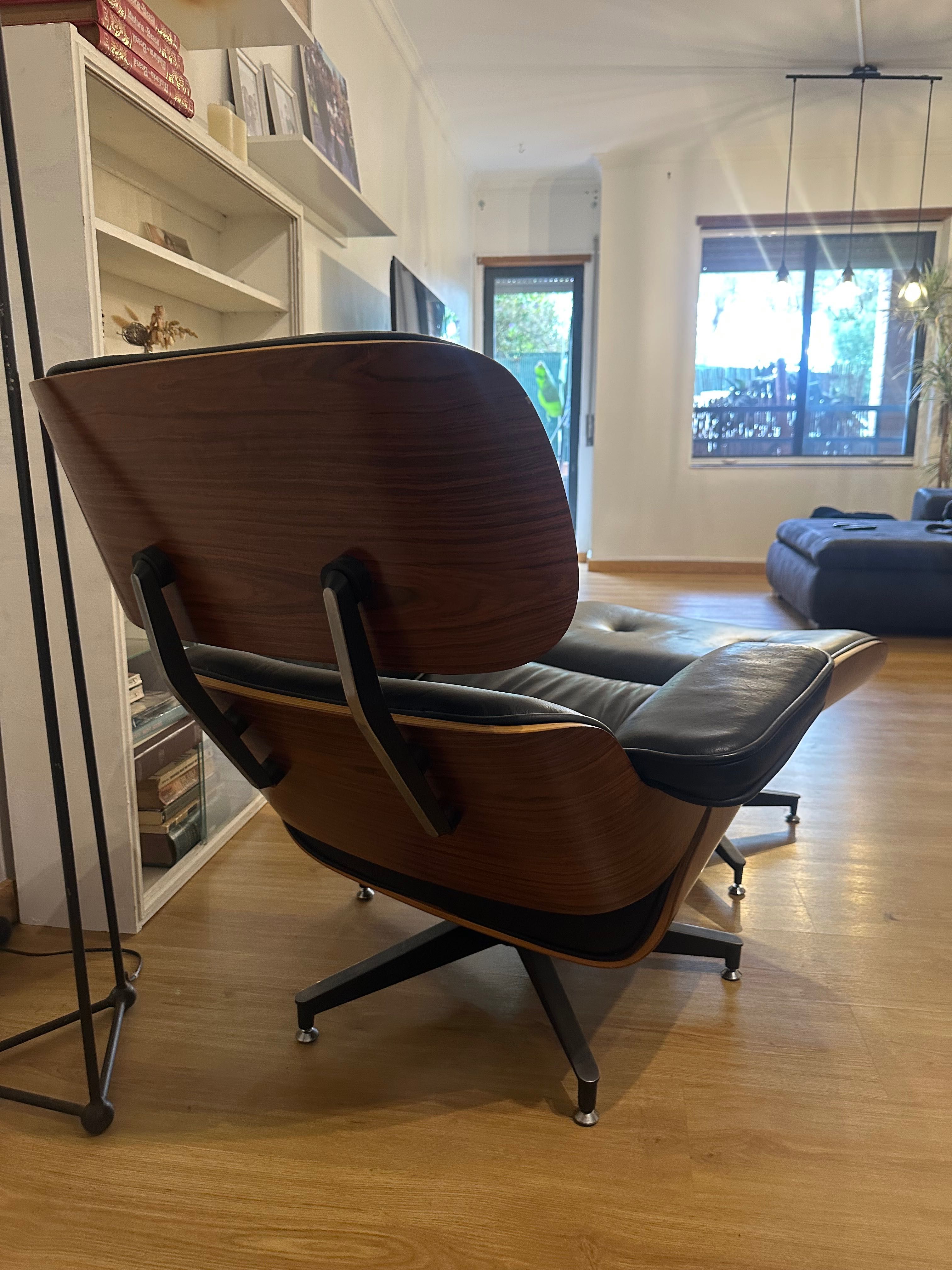 Cadeirão Eames Lounge