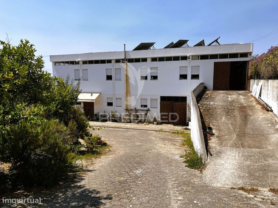 Armazém Multifuncional (com terreno de 1375m2)