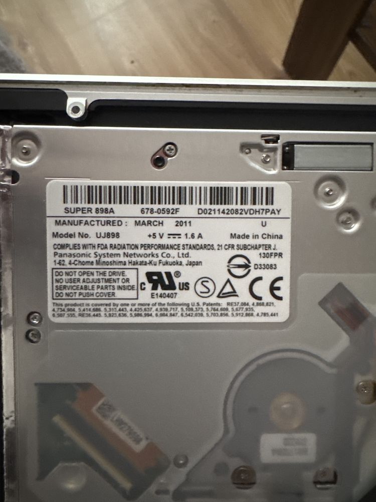 Pro na cześći i do tego dwa etui na laptopy