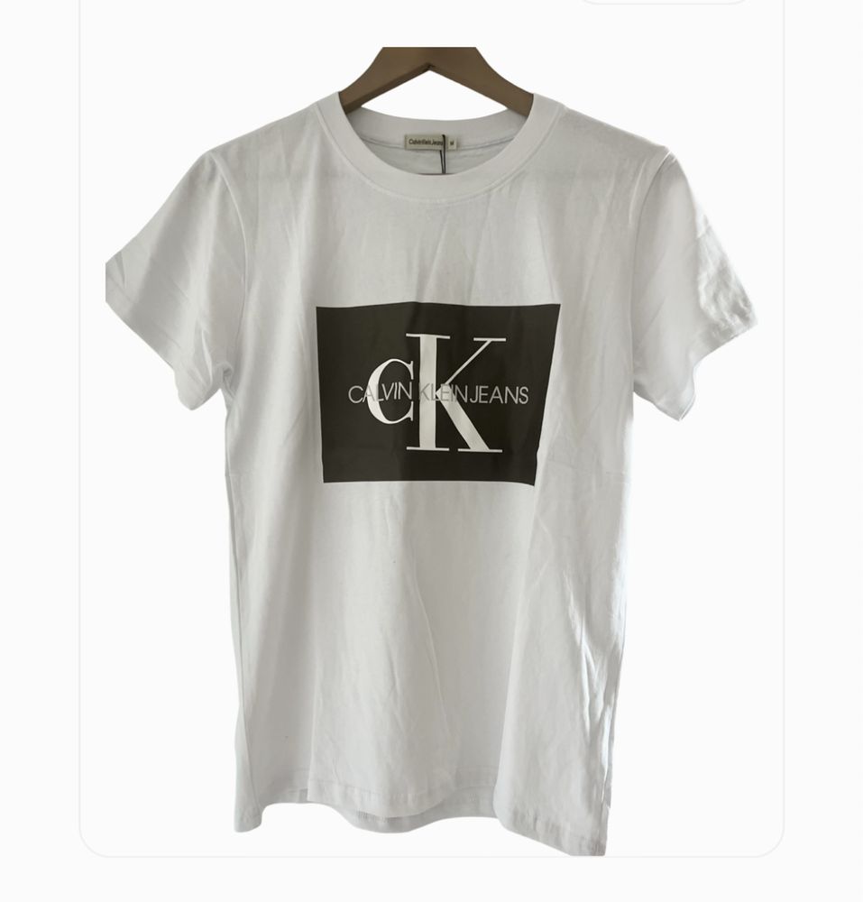 Шикарна  жіноча базова футболка Calvin Klein