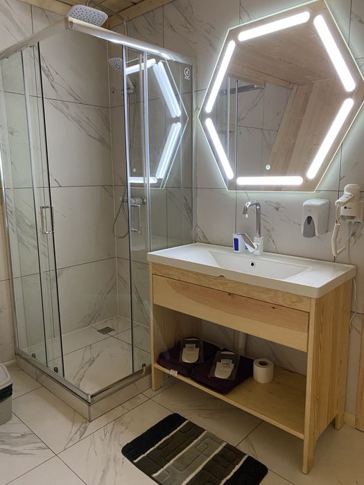 Відпочинок у Сучасному ЕКО будиноку та карпацький чан на дровах