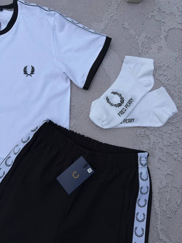 Набір Fred Perry лампас футболка шорти 2 пари шкарпетки в подарунок