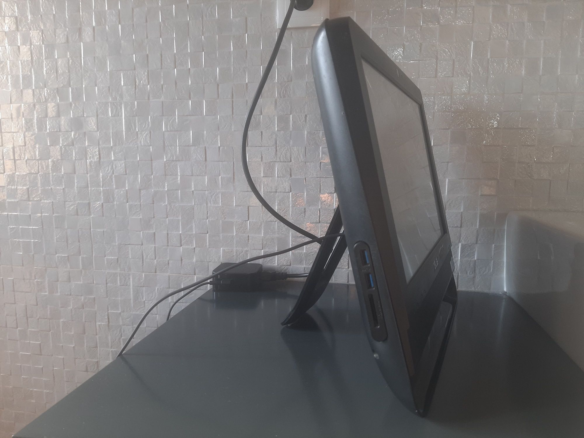 Vendo Asus All-in-One ET1612I Touch