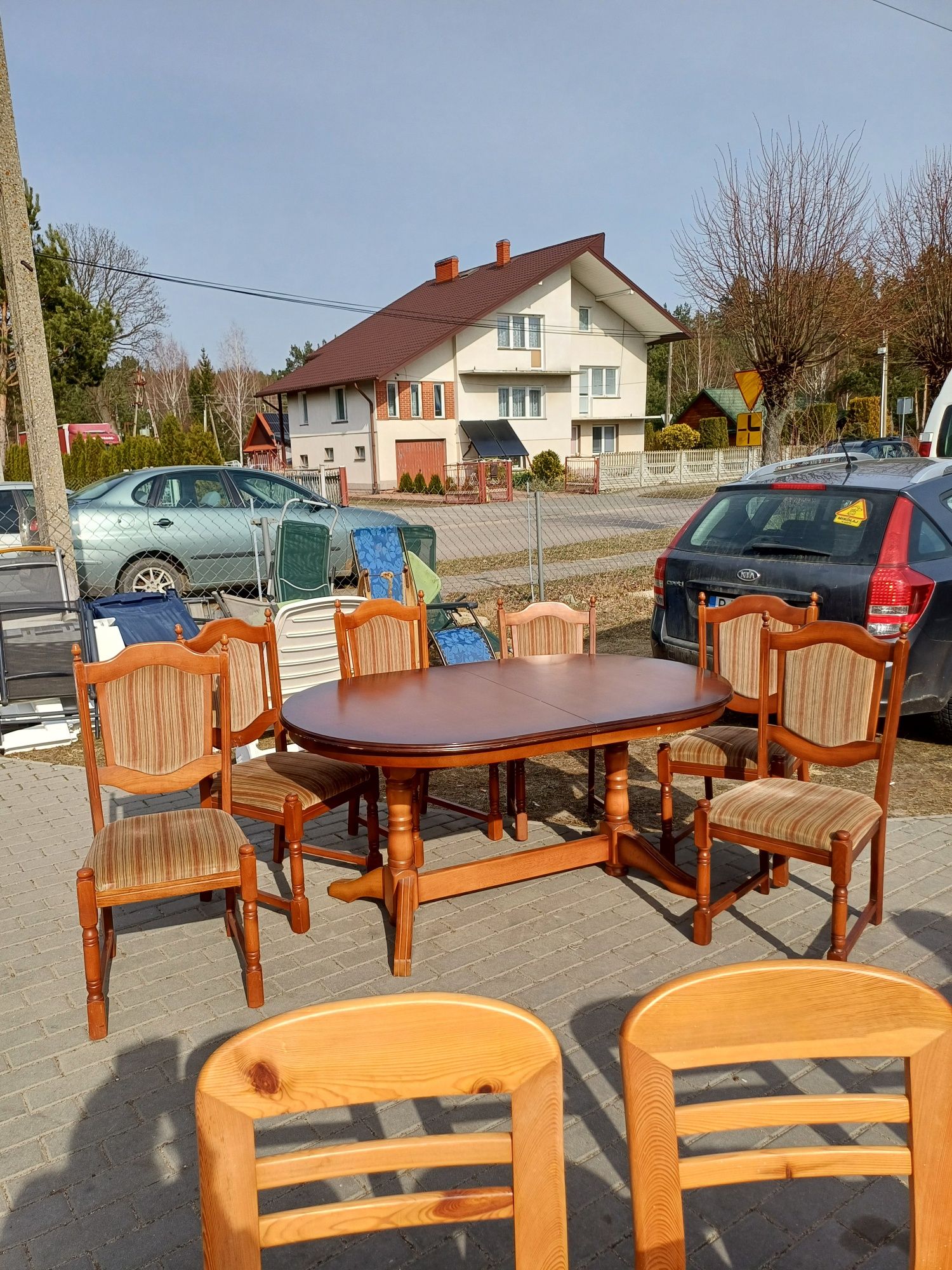 Rozkładany stół z 6 krzeslami