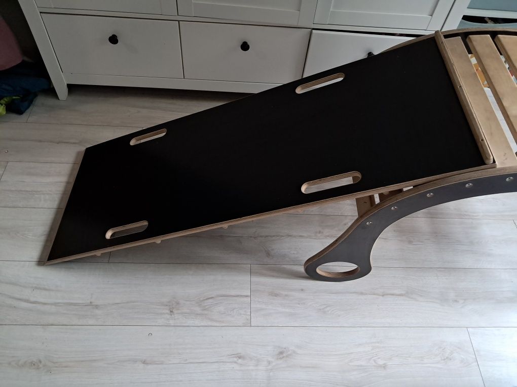Drewniany bujak z biurkiem i zjeżdżalnią Good Wood Montessori