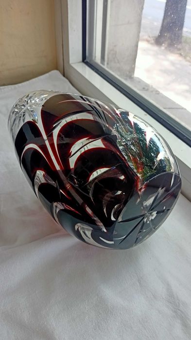 Wazon kryształowy Mimoza szlifowane gwiazdy bordowe pasemka huta Julia