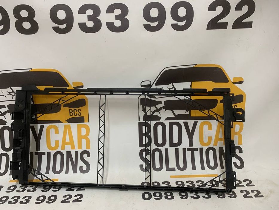 Панель радіатора (ліцензія) VOLVO XC40 2018-22 )