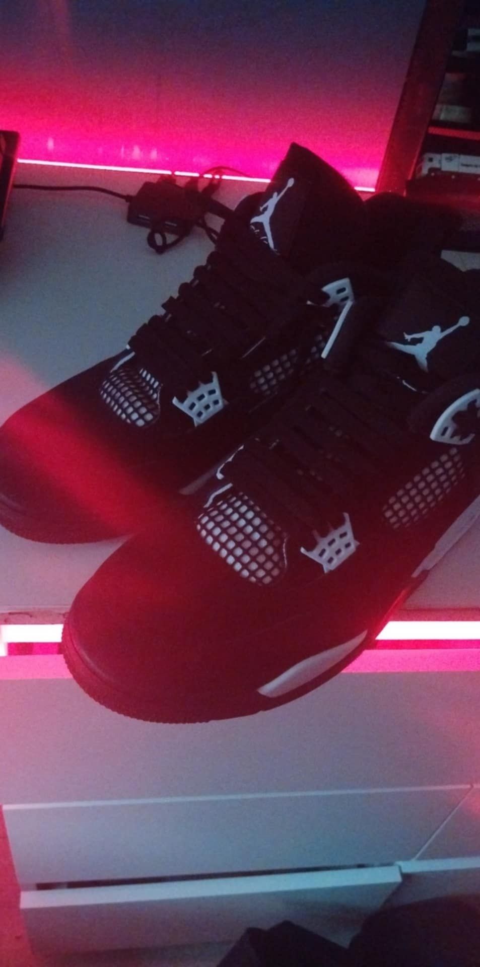 Jordan 4 white thunder