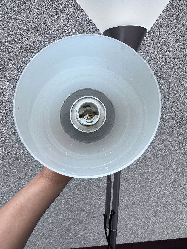 Lampa podłogowa stojąca srebrna chrom klosze