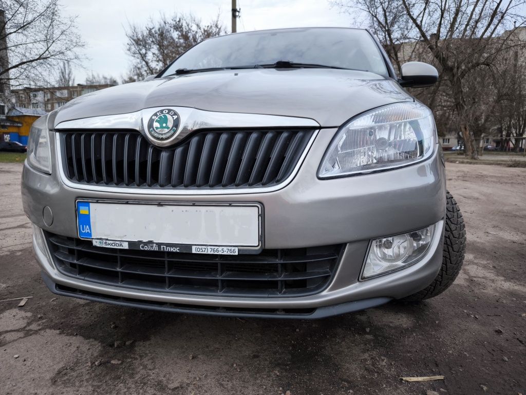 Шкода Фабия Skoda Fabia 1,4 литра универсал состояние отличное не бита