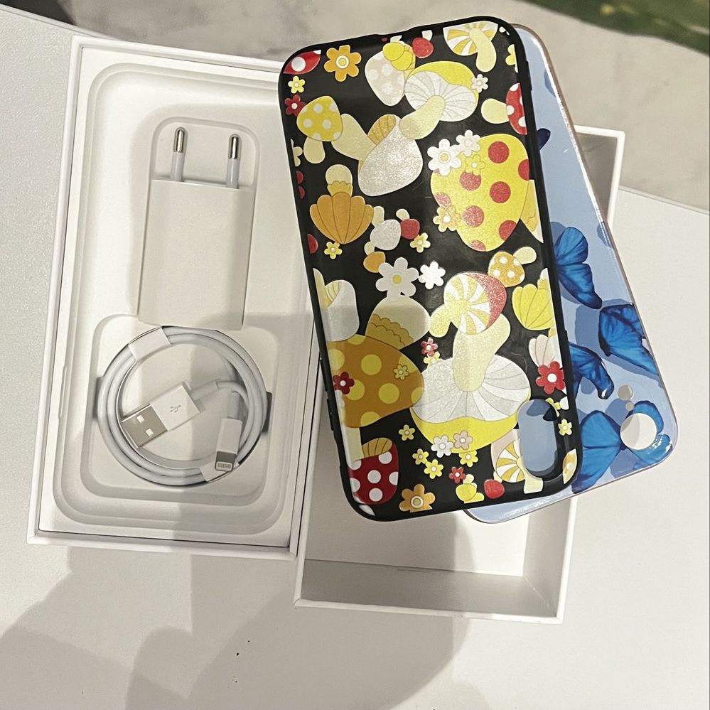 Iphone XR 64 GB + 2 obudowy