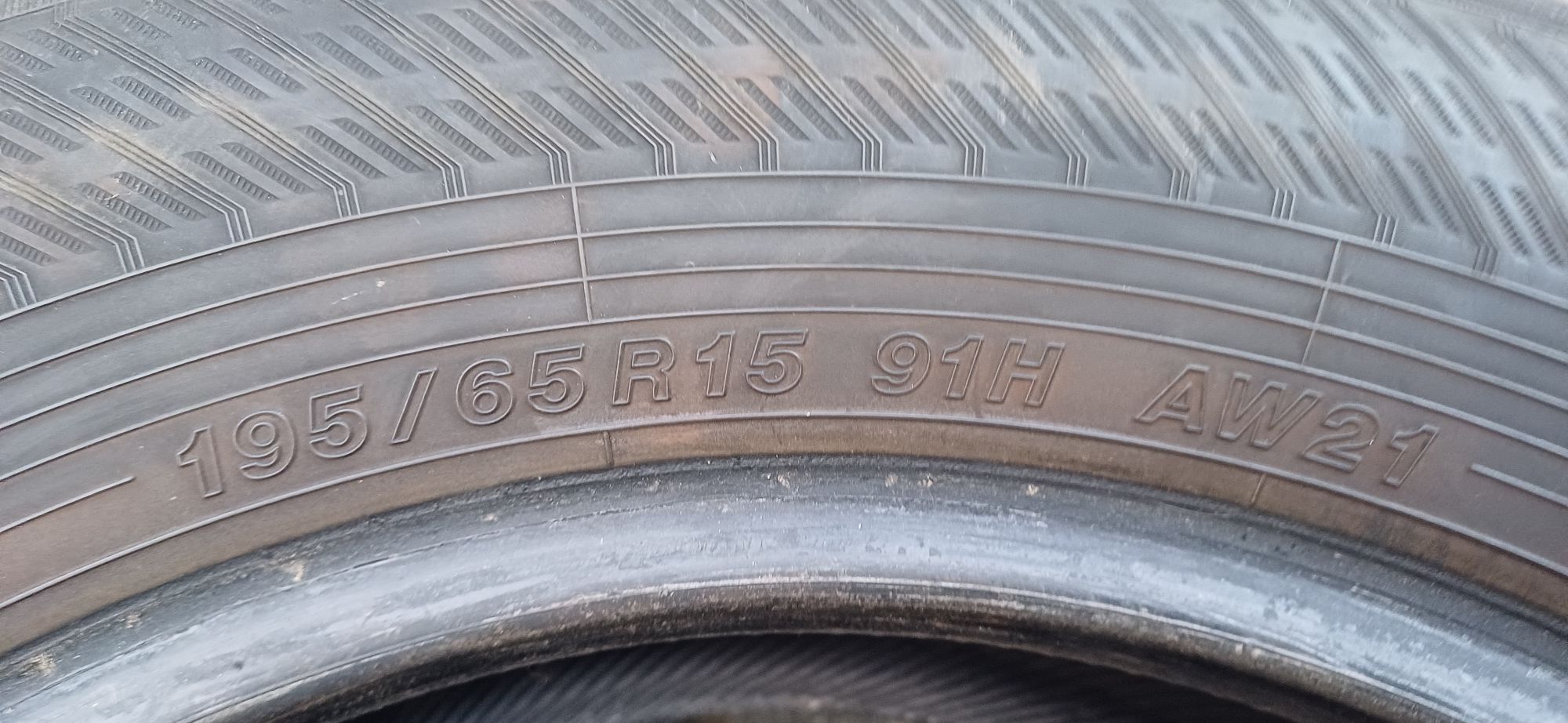 195/65R15 91H YOKOHAMA , dwie opony wielosezonowe.