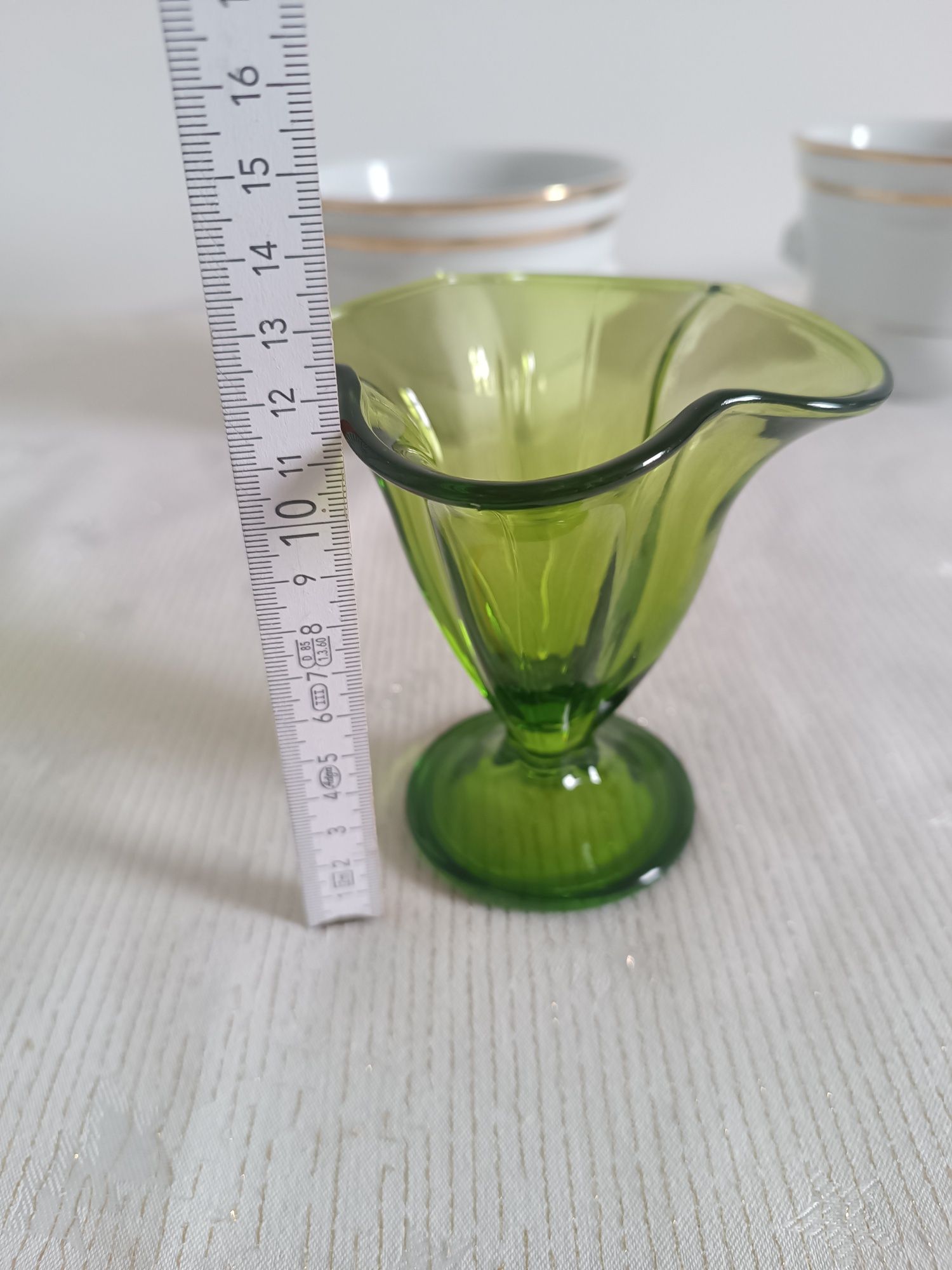 Piękny zielony kielich wazon