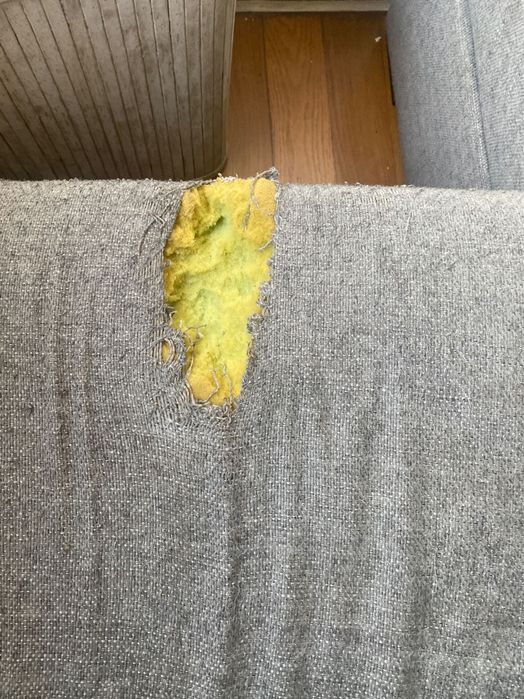 Sofá bastante usado