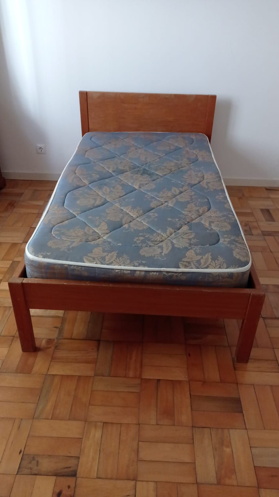Cama de solteiro + colchão