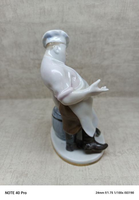Łomonosow, porcelanowa figurka kota i kucharza.