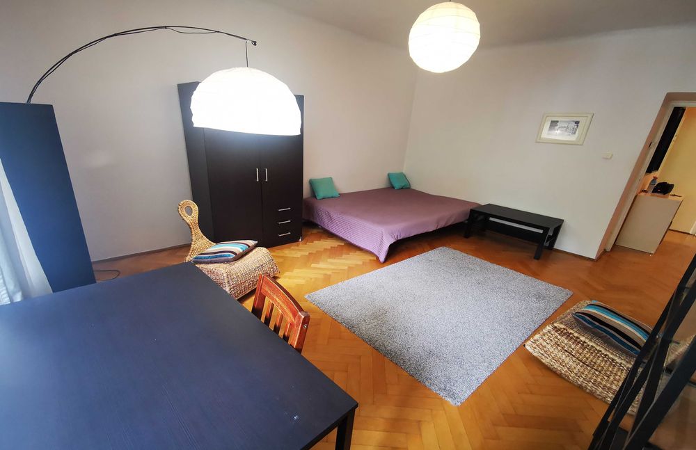 Piękny duży pokój ul.Grzybowskiej w Centrum-metro Świętokrzyska-balkon