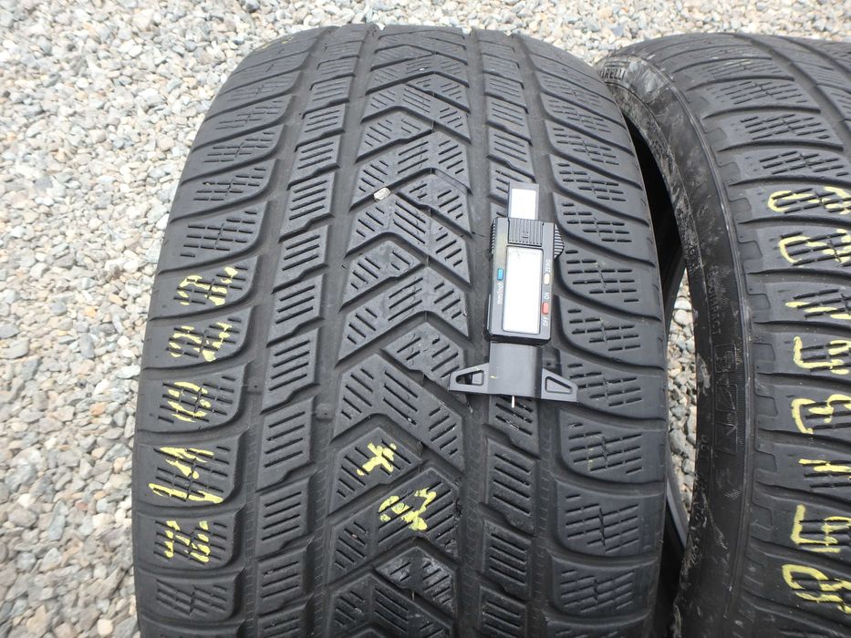 285/35r22 285/35/22 Pirelli Scorpion Winter Z/1022