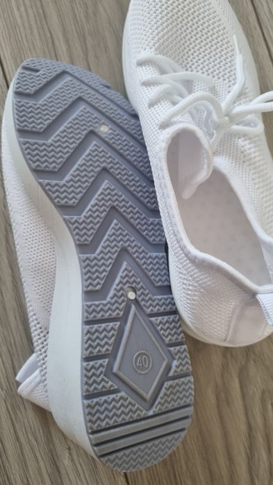 Trampki ażurowe na koturnie r.40 NOWE