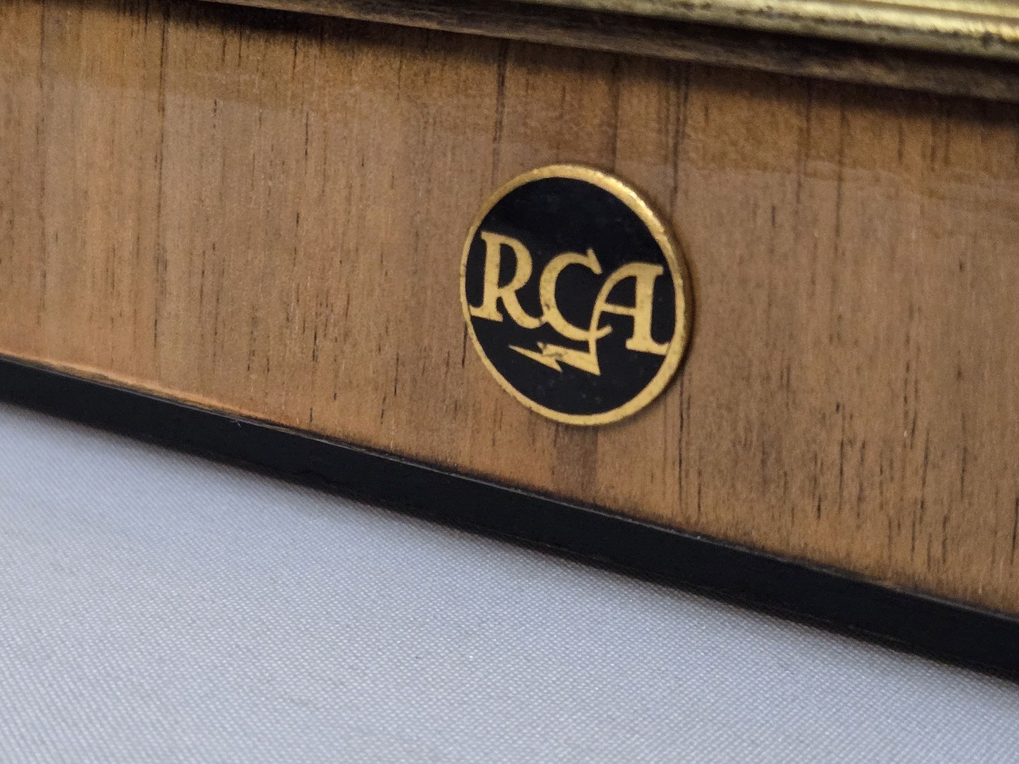 Rádio antigo reparado RCA