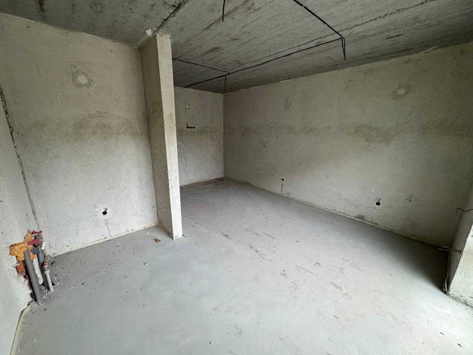 Продається двокімнатна квартира з гаражем у ЖК “Долина троянд”