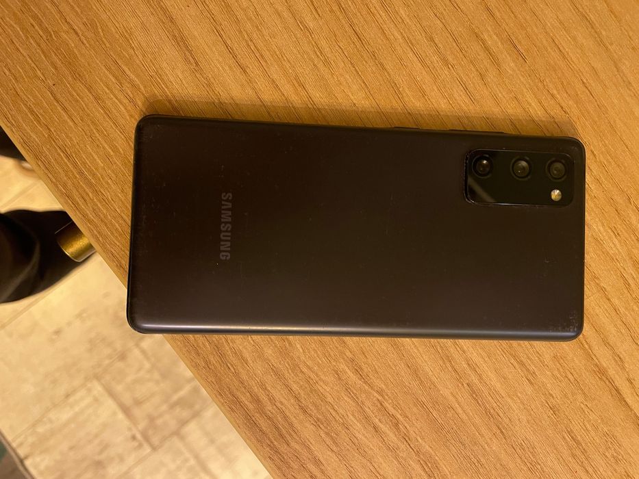 Samsung S20 FE używany, stan bardzo dobry