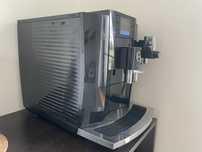 Ekspres do kawy JURA E8 czarny piano black