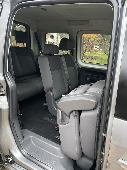 Свіжопригнаний кадді,7 місць